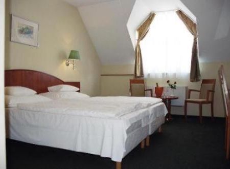 Gottwald Hotel Tatabanya Phòng bức ảnh