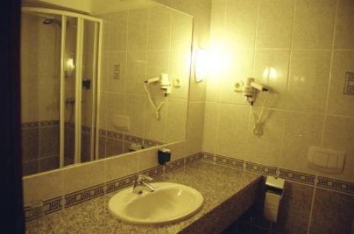Gottwald Hotel Tatabanya Phòng bức ảnh